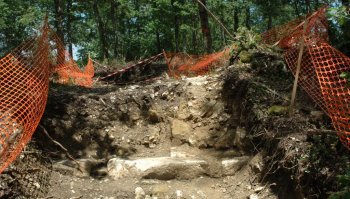 Porte d'entrée du château pré médiéval de Roquebrune - Le Castet